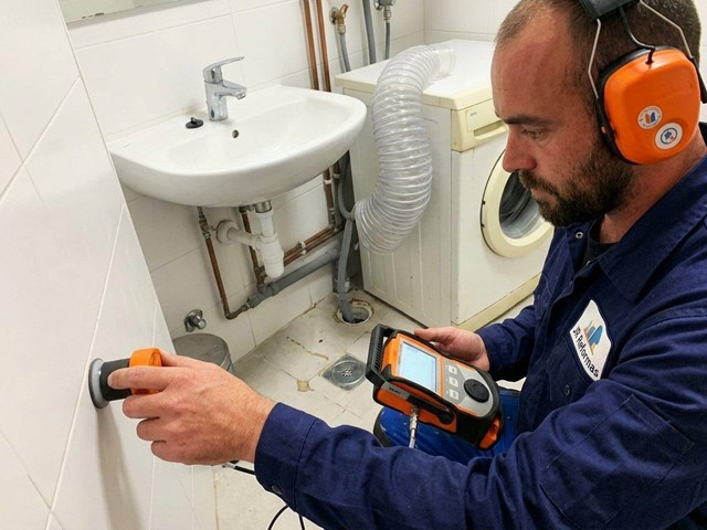 Despídete de las humedades: detección profesional de fugas de agua en baños y cocinas en Ares