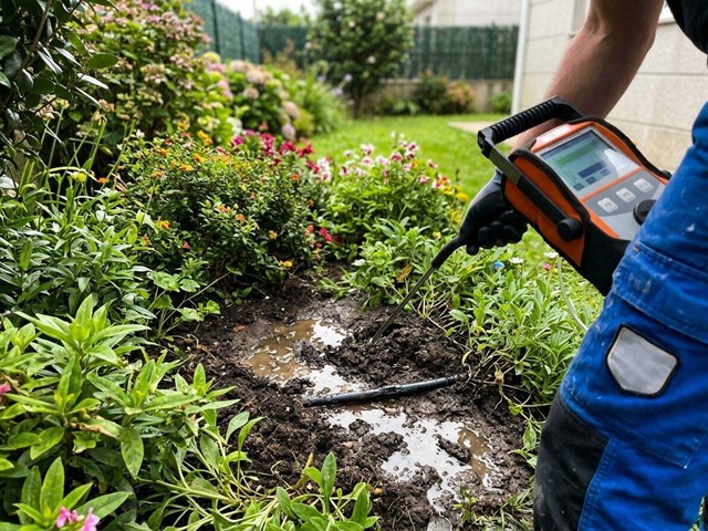 Encuentramos el problema con detección de fugas ocultas en jardines y tuberías exteriores en Narón