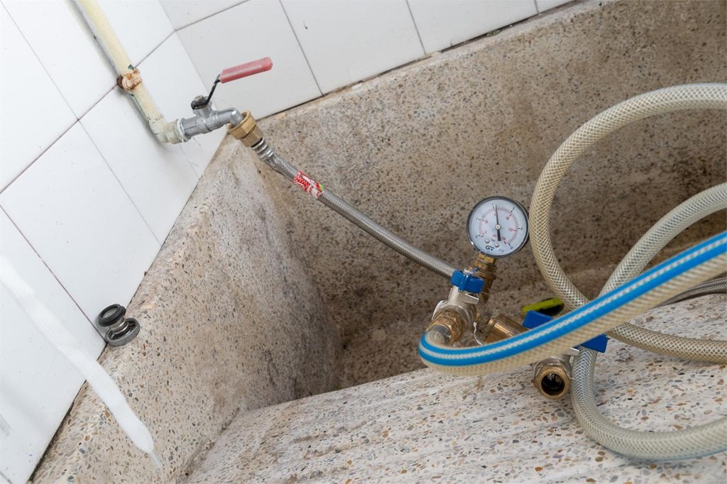 Los errores habituales a la hora de reparar una fuga sin un profesional